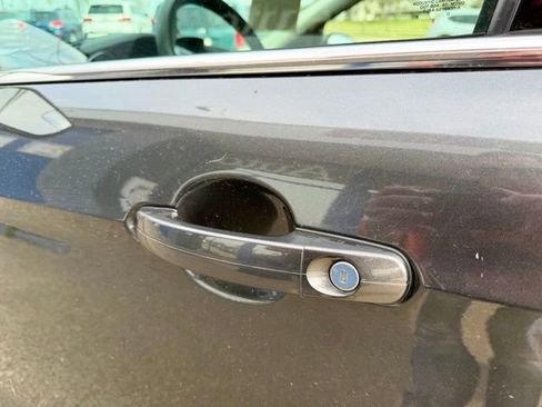 Used 2018 Ford Escape SE image 11