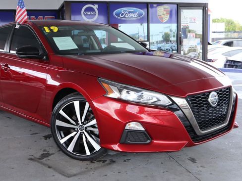 Used 2019 Nissan Altima 2.5 SR w/ SR Premium Package image 2