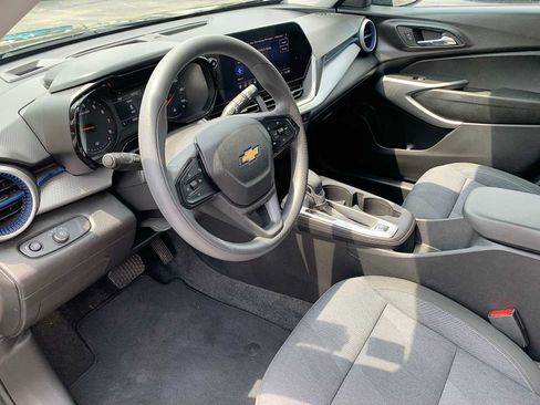 Certified 2024 Chevrolet Trax LS w/ LS Convenience Package FWD image 10