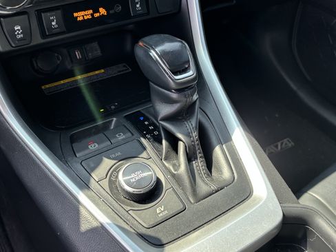 Used 2020 Toyota RAV4 XSE AWD/4WD image 26