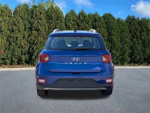 Certified 2022 Hyundai Venue Limited image 5