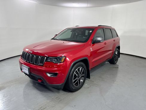 Used 2019 Jeep Grand Cherokee Trailhawk w/ Trailhawk Luxury Group AWD/4WD image 22