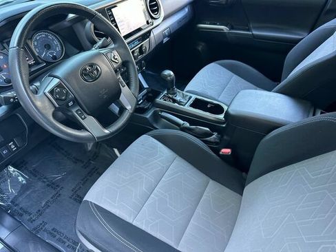 Used 2021 Toyota Tacoma TRD Off-Road AWD/4WD image 10