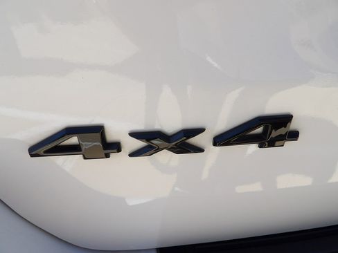 Used 2019 Jeep Grand Cherokee Altitude image 32