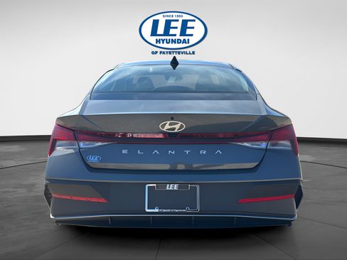 Certified 2026 Hyundai Elantra SE FWD image 4