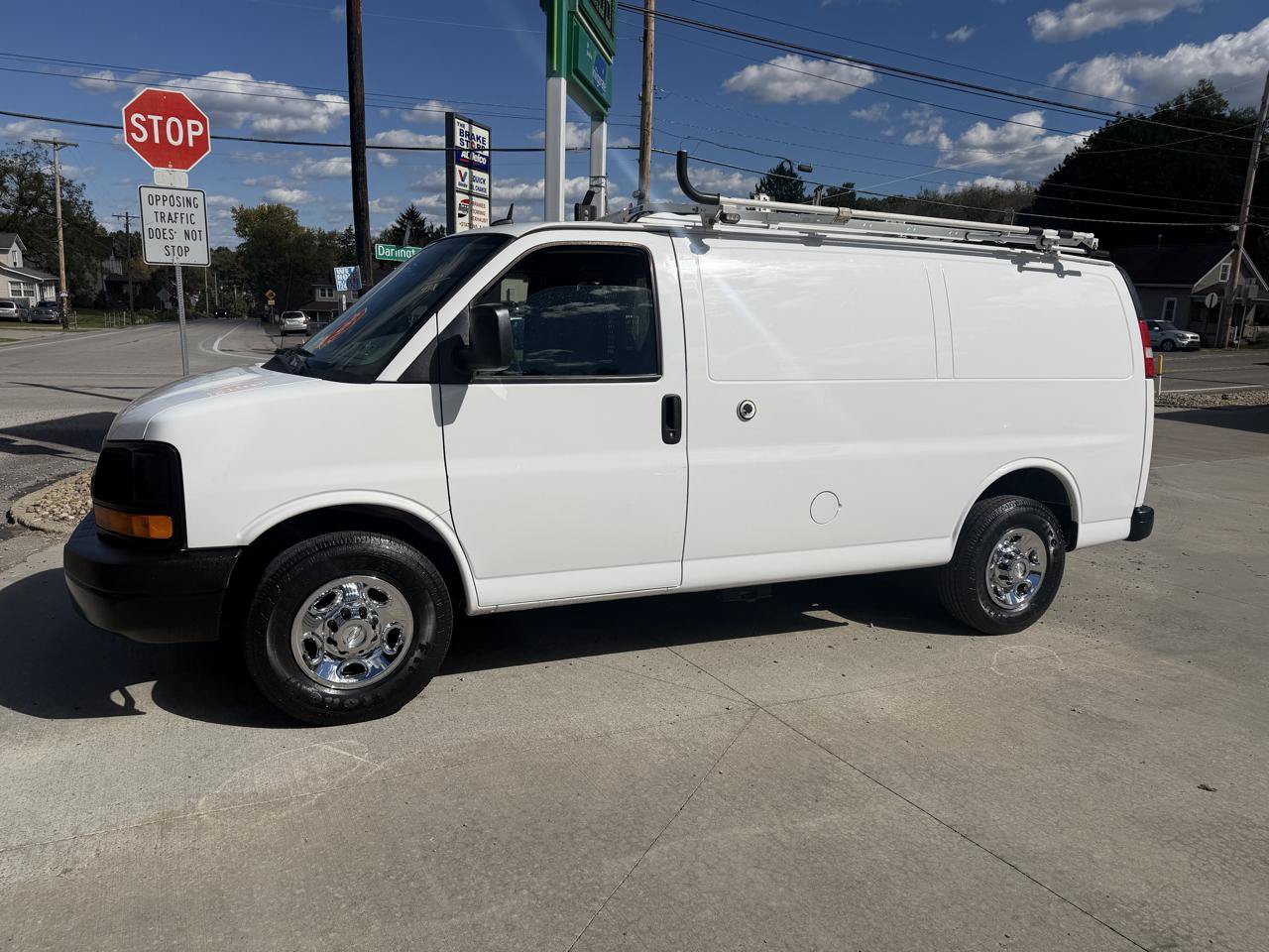 Used 2015 Chevrolet Express 2500 RWD image 2
