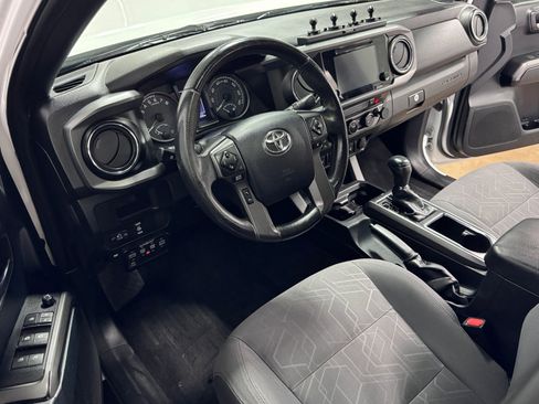 Used 2016 Toyota Tacoma TRD Off-Road w/ Premium & Technology Package image 17
