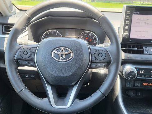 Used 2022 Toyota RAV4 XLE Premium AWD/4WD image 31