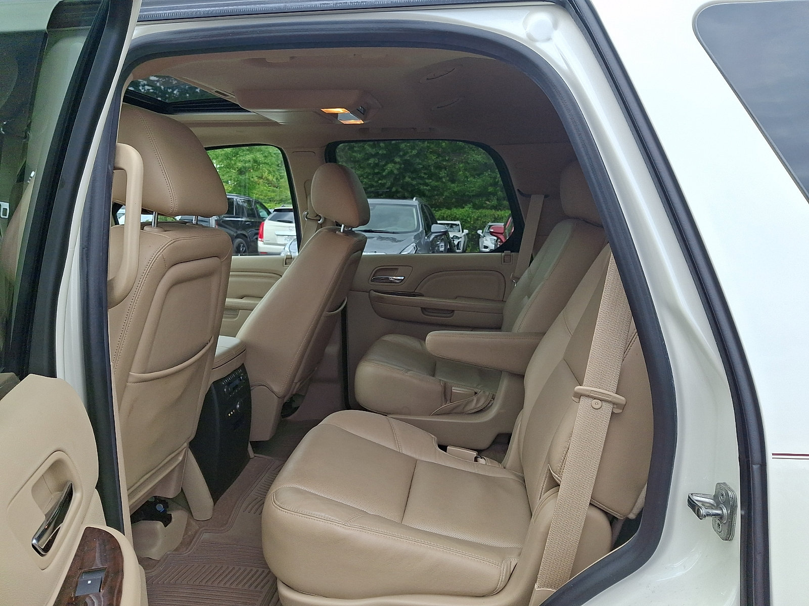 Used 2014 Cadillac Escalade Luxury AWD/4WD image 10