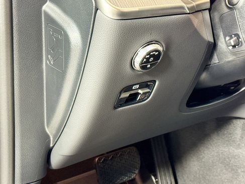 Certified 2025 Mercedes-Benz GLC 300 image 10