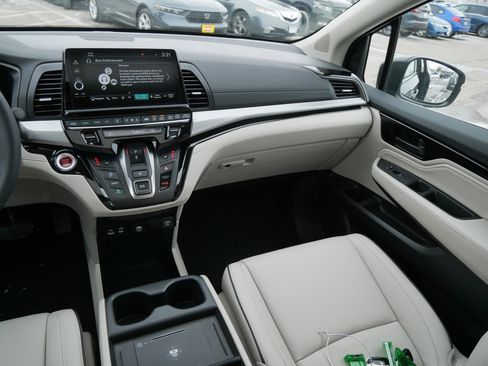 Certified 2026 Honda Odyssey Touring image 11