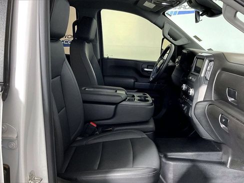 Used 2025 GMC Sierra 2500 Pro image 6