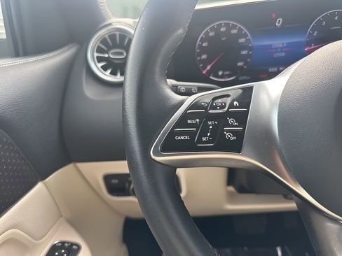 Used 2025 Mercedes-Benz GLA 250 image 14