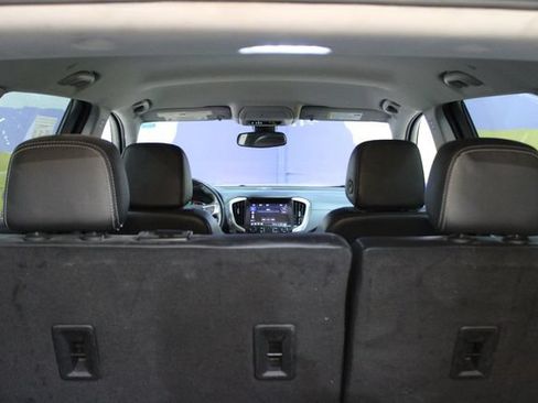 Used 2024 GMC Terrain SLT AWD/4WD image 16