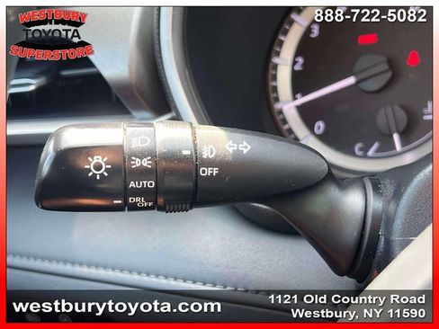 Used 2023 Toyota Highlander XLE AWD/4WD image 28