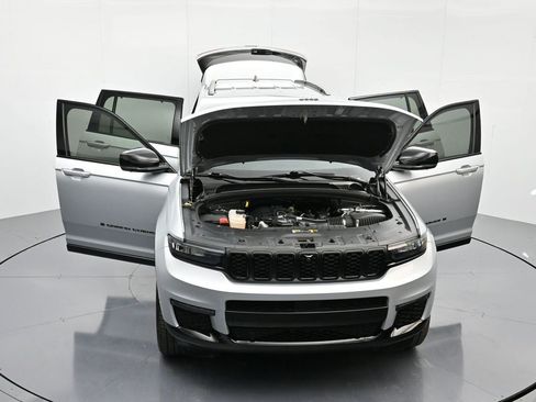 Used 2023 Jeep Grand Cherokee L Limited w/ Luxury Tech Group II image 43