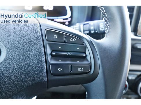 Certified 2025 Hyundai Venue SEL image 19