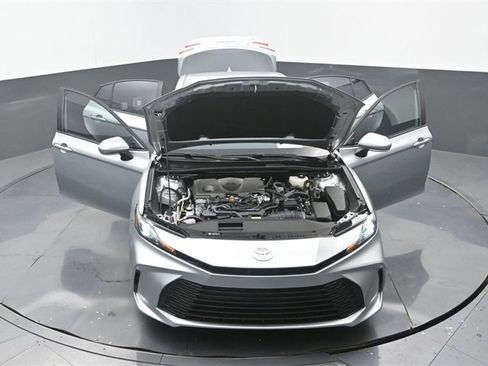 Used 2025 Toyota Camry LE image 31