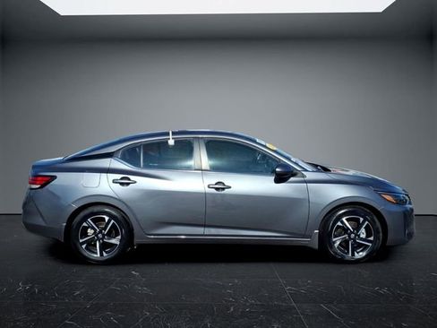Used 2025 Nissan Sentra SV w/ Trunk Package FWD image 2