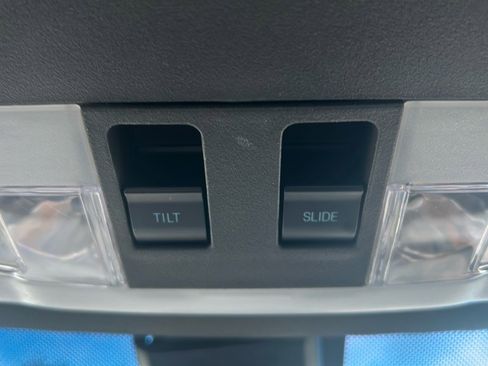 Used 2019 Ford Taurus Limited image 29