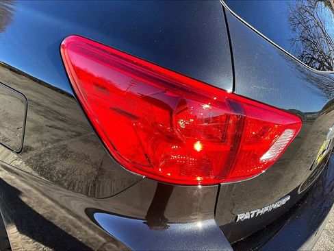 Used 2020 Nissan Pathfinder S image 22