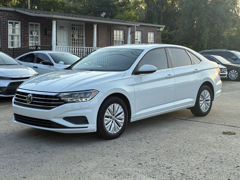 Used 2019 Volkswagen Jetta SE FWD image 2