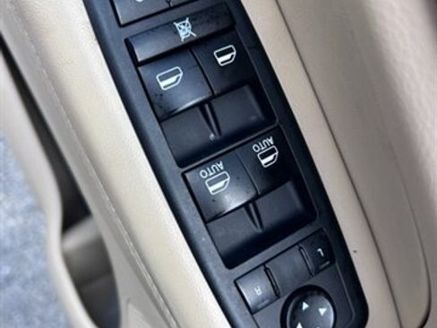 Used 2014 Jeep Grand Cherokee Laredo w/ Quick Order Package 23E AWD/4WD image 14