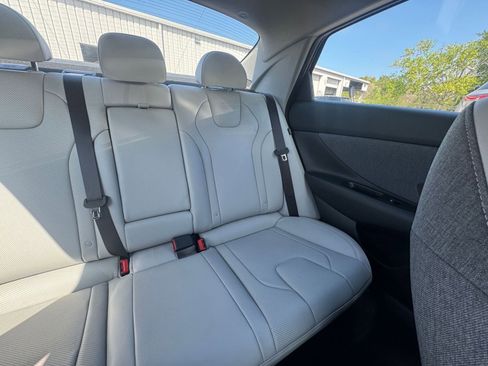 Used 2025 Hyundai Elantra Limited image 39