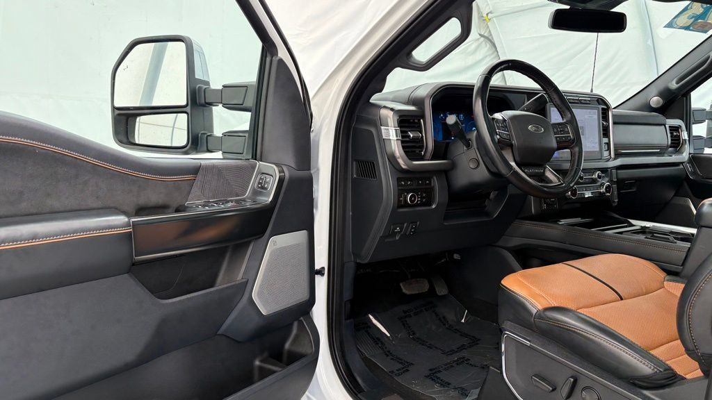Used 2023 Ford F350 Platinum w/ FX4 Off-Road Package AWD/4WD image 32