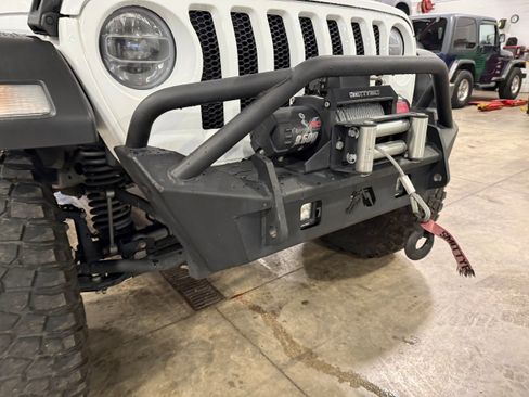 Used 2022 Jeep Wrangler Unlimited Sport image 2
