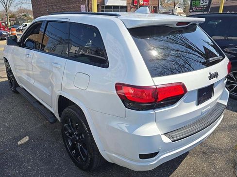 Used 2019 Jeep Grand Cherokee Altitude AWD/4WD image 3