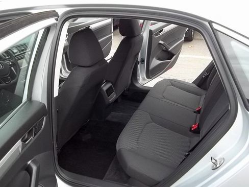 Used 2016 Volkswagen Passat 1.8T S image 8