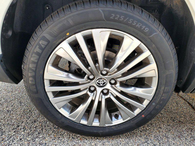 Used 2022 Toyota Venza Limited AWD/4WD image 17