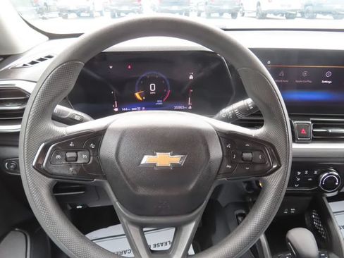 Used 2025 Chevrolet TrailBlazer LT AWD/4WD image 30