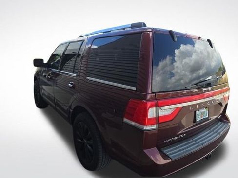 Used 2016 Lincoln Navigator Select image 4