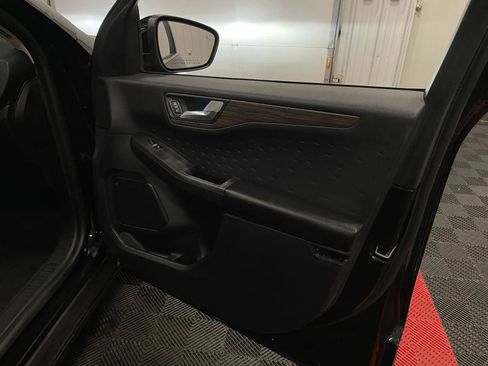 Used 2020 Ford Escape Titanium image 42