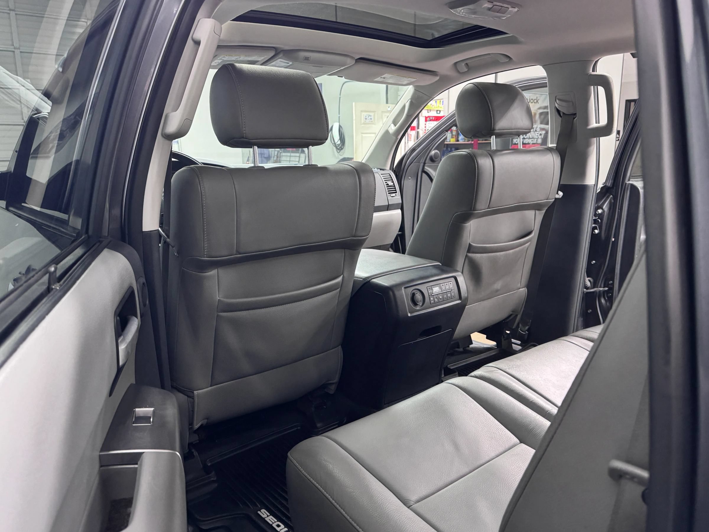 Used 2018 Toyota Sequoia Limited w/ Safety & Convenience Package AWD/4WD image 18