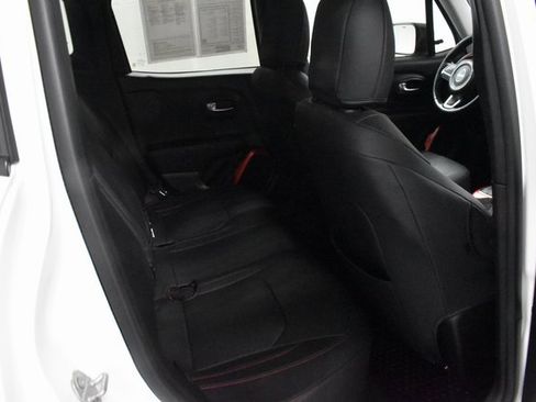 Used 2018 Jeep Renegade Trailhawk w/ Cold Weather Group II image 17