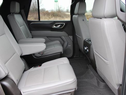 Used 2023 GMC Yukon SLT w/ SLT Luxury Package image 25