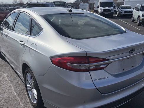 Used 2018 Ford Fusion SE w/ Fusion SE Technology Package image 10