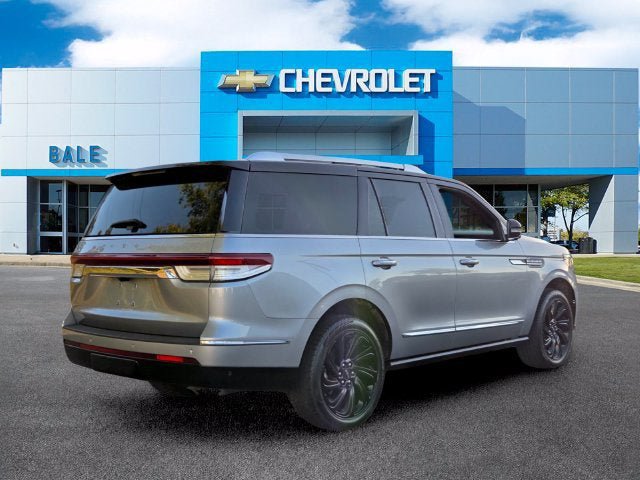Used 2023 Lincoln Navigator Reserve AWD/4WD image 3