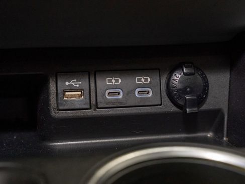 Certified 2023 Toyota Highlander XLE image 17