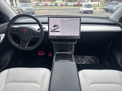 Used 2021 Tesla Model Y Performance image 18