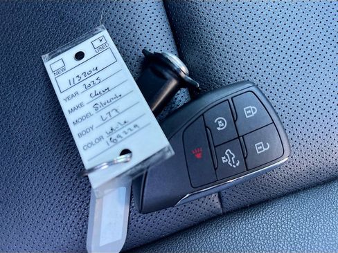 Used 2025 Chevrolet Silverado 1500 LTZ AWD/4WD image 33