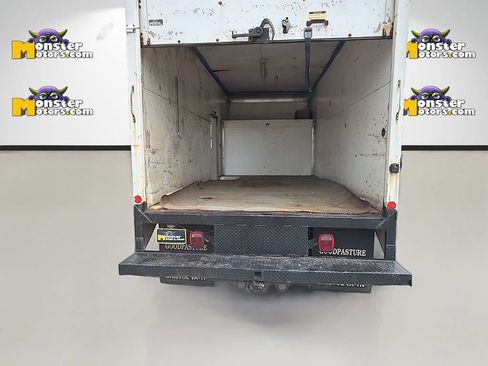 Used 2017 Ford F550 2WD Regular Cab Super Duty image 27