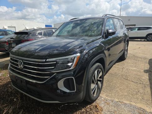 Used 2025 Volkswagen Atlas SE image 1