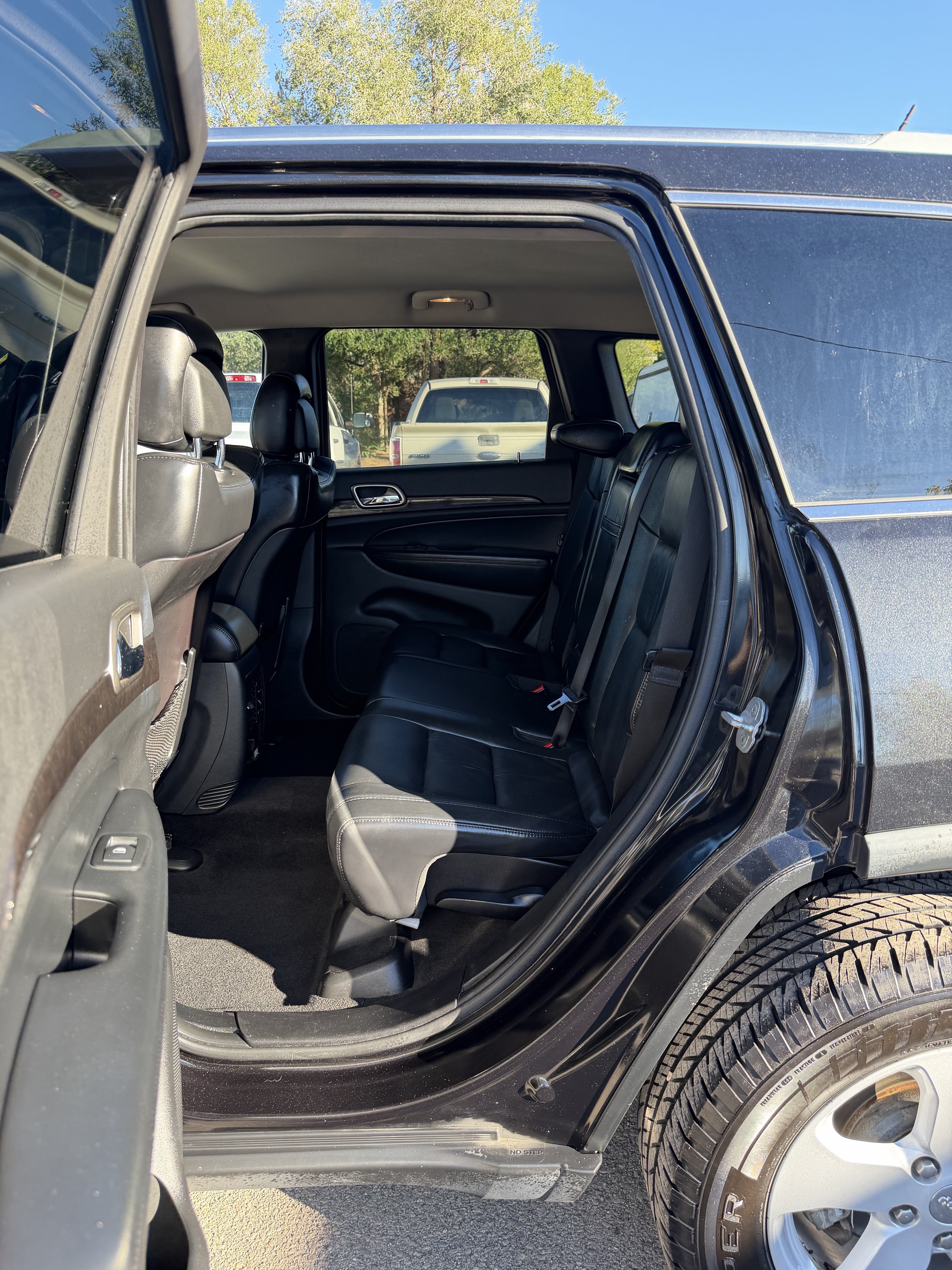 Used 2012 Jeep Grand Cherokee Laredo AWD/4WD image 18