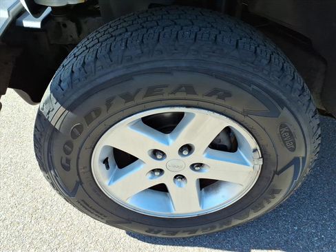 Used 2016 Jeep Wrangler Unlimited Sport image 4