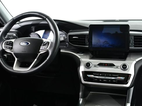 Used 2022 Ford Explorer XLT w/ Equipment Group 202A AWD/4WD image 8