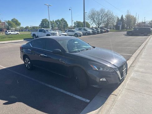 Used 2021 Nissan Altima 2.5 SV AWD/4WD image 2